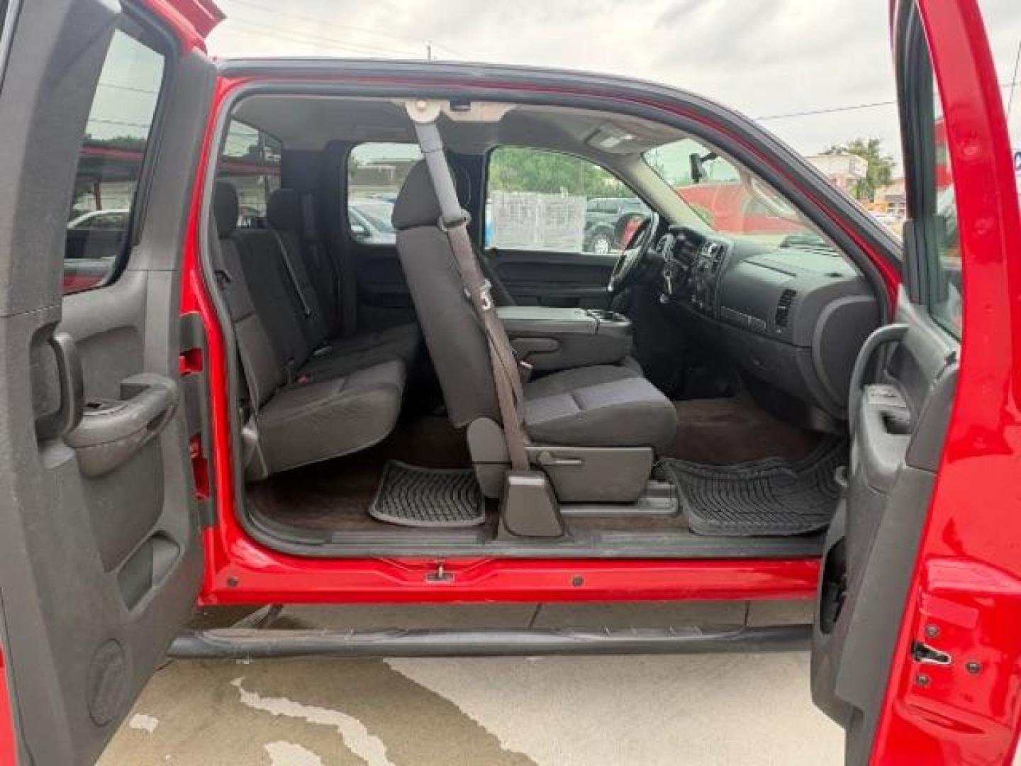 2013 Victory Red /Ebony Cloth Interior Chevrolet Silverado 1500 LT Ext. Cab 4WD (1GCRKSE78DZ) with an 5.3L V8 OHV 16V FFV engine, 6-Speed Automatic transmission, located at 900 South McDonald Street, McKinney, TX, 75069, (972) 529-2992, 33.189335, -96.613403 - Photo#6