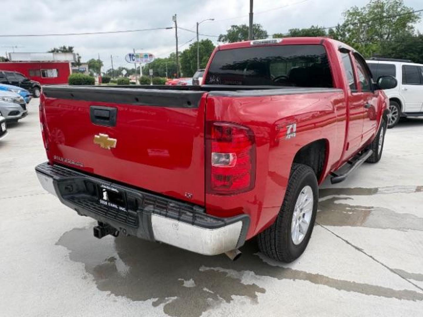 2013 Victory Red /Ebony Cloth Interior Chevrolet Silverado 1500 LT Ext. Cab 4WD (1GCRKSE78DZ) with an 5.3L V8 OHV 16V FFV engine, 6-Speed Automatic transmission, located at 900 South McDonald Street, McKinney, TX, 75069, (972) 529-2992, 33.189335, -96.613403 - Photo#8