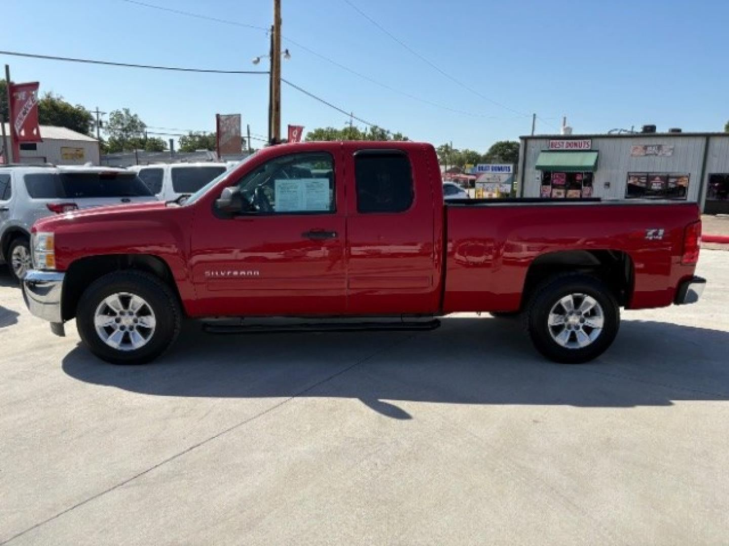 2013 Victory Red /Ebony Cloth Interior Chevrolet Silverado 1500 LT Ext. Cab 4WD (1GCRKSE78DZ) with an 5.3L V8 OHV 16V FFV engine, 6-Speed Automatic transmission, located at 900 South McDonald Street, McKinney, TX, 75069, (972) 529-2992, 33.189335, -96.613403- Photo#3