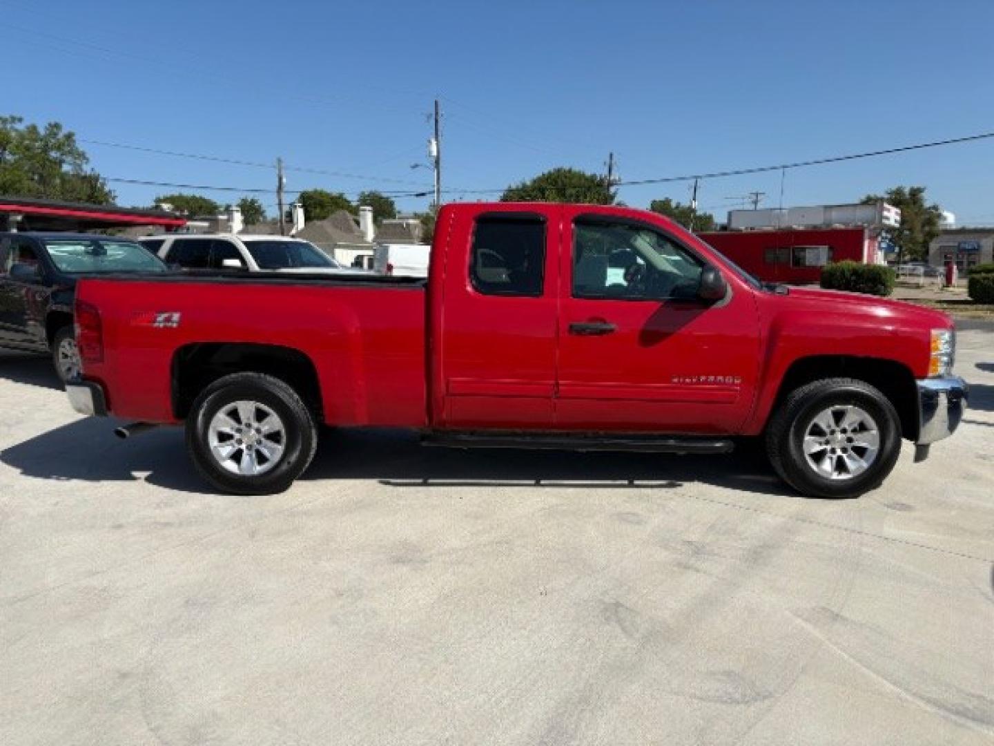 2013 Victory Red /Ebony Cloth Interior Chevrolet Silverado 1500 LT Ext. Cab 4WD (1GCRKSE78DZ) with an 5.3L V8 OHV 16V FFV engine, 6-Speed Automatic transmission, located at 900 South McDonald Street, McKinney, TX, 75069, (972) 529-2992, 33.189335, -96.613403- Photo#7