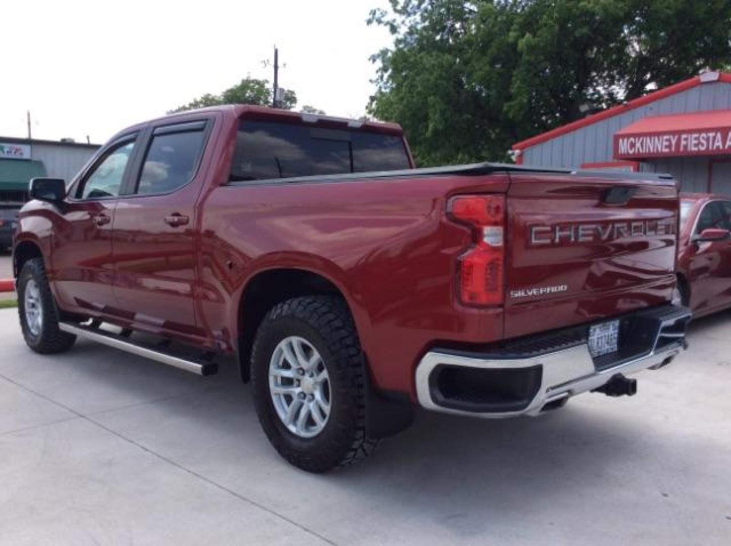 2019 Cajun Red Tintcoat /Gideon/Very Dark Atmosphere Chevrolet Silverado 1500 LT (1GCUYDED5KZ) with an EcoTec3 5.3L V-8 gasoline direct injection engine, located at 900 South McDonald Street, McKinney, TX, 75069, (972) 529-2992, 33.189335, -96.613403 - Photo#3