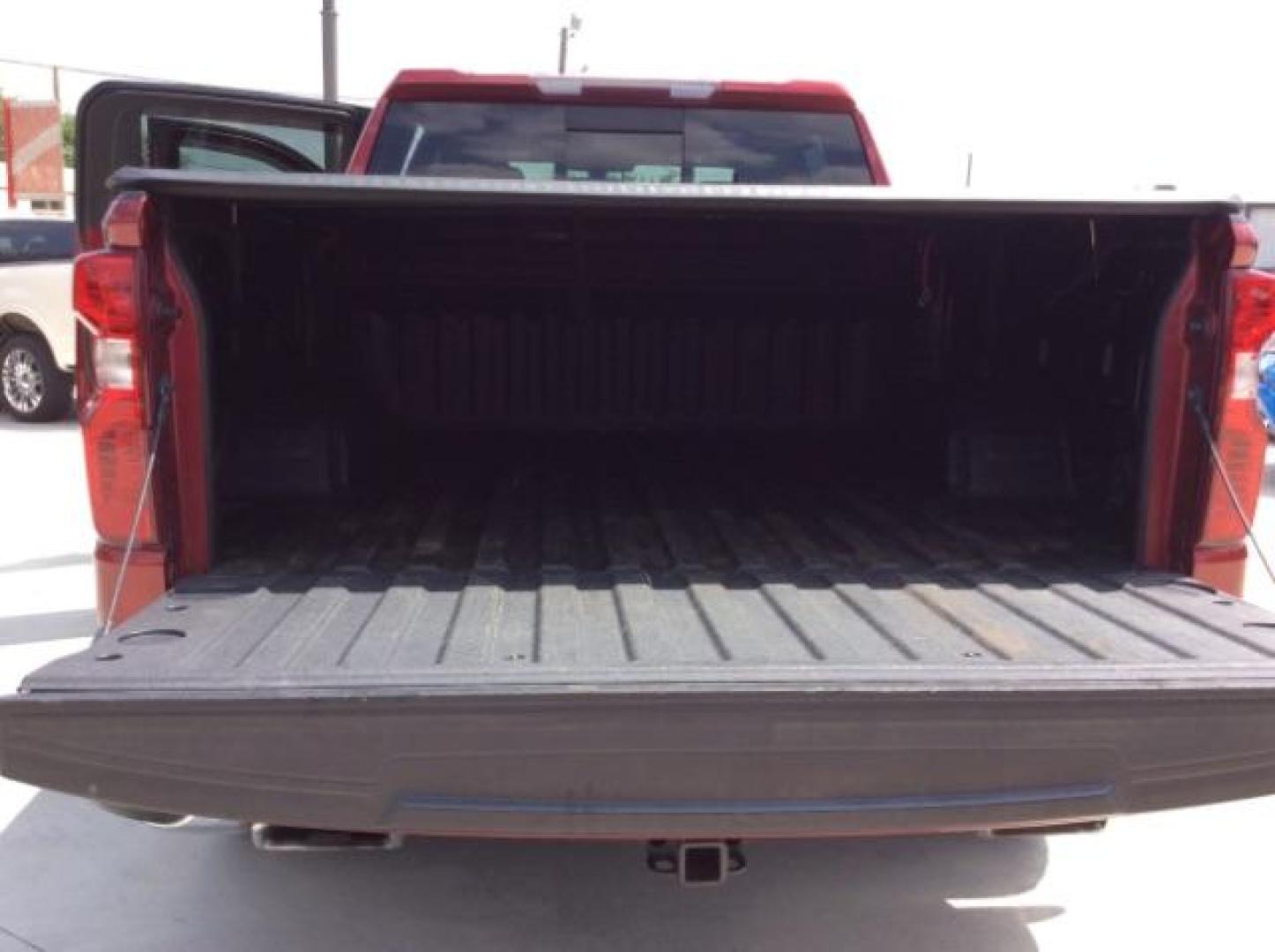 2019 Cajun Red Tintcoat /Gideon/Very Dark Atmosphere Chevrolet Silverado 1500 LT (1GCUYDED5KZ) with an EcoTec3 5.3L V-8 gasoline direct injection engine, located at 900 South McDonald Street, McKinney, TX, 75069, (972) 529-2992, 33.189335, -96.613403 - Photo#21