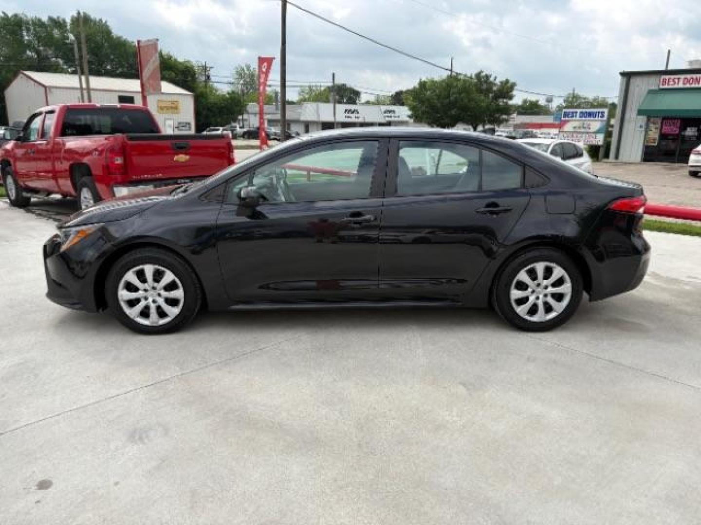 2022 Black Sand Pearl /Black Toyota Corolla LE (5YFEPMAE5NP) with an 1.8L I-4 DOHC engine, located at 900 South McDonald Street, McKinney, TX, 75069, (972) 529-2992, 33.189335, -96.613403 - Photo#3