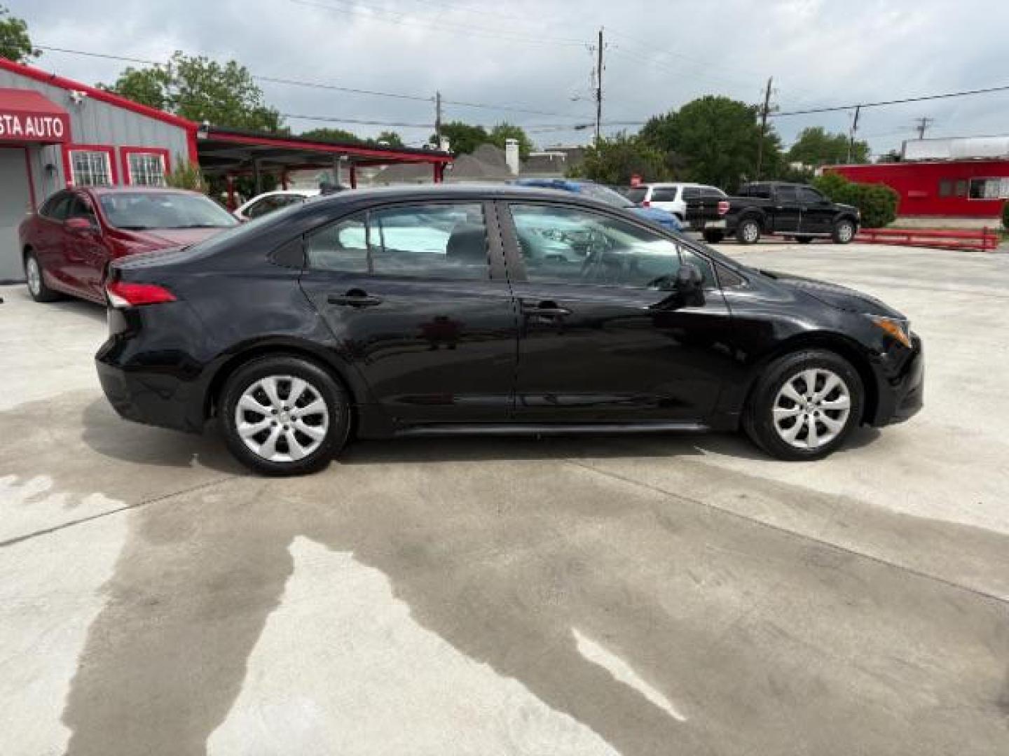 2022 Black Sand Pearl /Black Toyota Corolla LE (5YFEPMAE5NP) with an 1.8L I-4 DOHC engine, located at 900 South McDonald Street, McKinney, TX, 75069, (972) 529-2992, 33.189335, -96.613403 - Photo#5