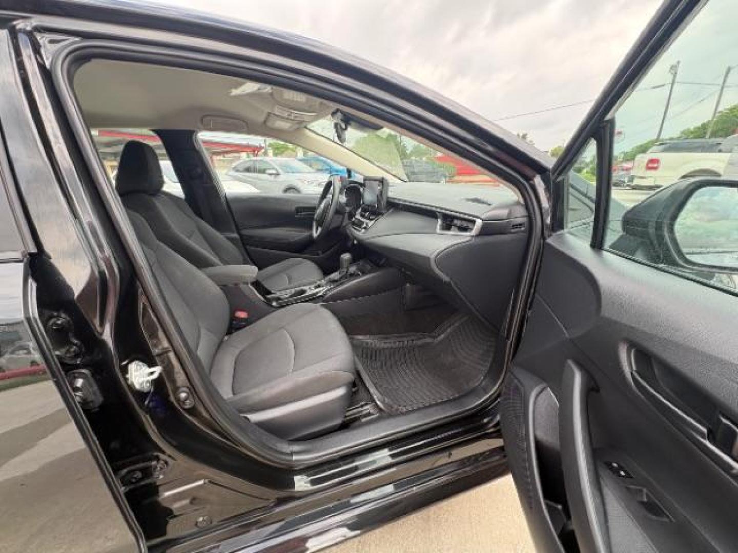 2022 Black Sand Pearl /Black Toyota Corolla LE (5YFEPMAE5NP) with an 1.8L I-4 DOHC engine, located at 900 South McDonald Street, McKinney, TX, 75069, (972) 529-2992, 33.189335, -96.613403 - Photo#8