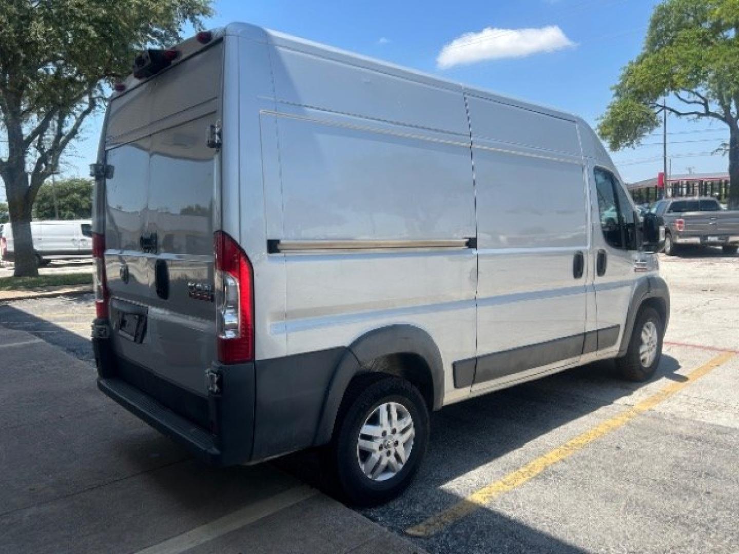 2018 Bright Silver Metall /Black Ram ProMaster 2500 Cargo Van High Roof (3C6TRVCG5JE) with an Pentastar 3.6L V-6 D engine, Automatic transmission, located at 900 South McDonald Street, McKinney, TX, 75069, (972) 529-2992, 33.189335, -96.613403- Photo#7