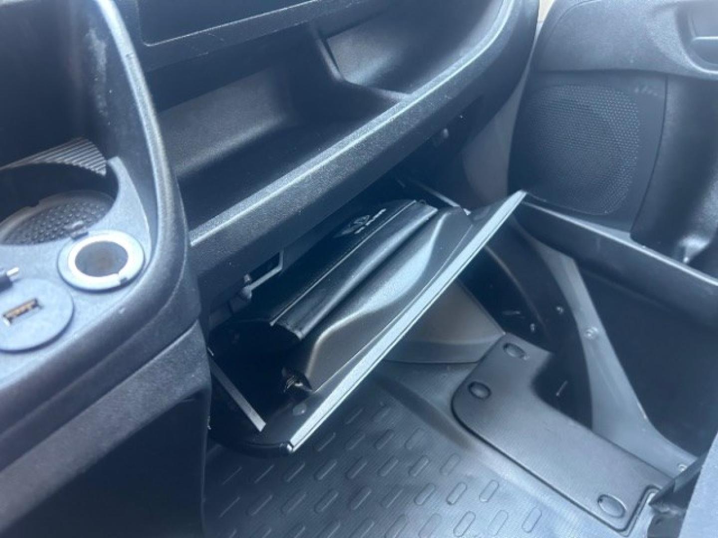 2018 Bright Silver Metall /Black Ram ProMaster 2500 Cargo Van High Roof (3C6TRVCG5JE) with an Pentastar 3.6L V-6 D engine, Automatic transmission, located at 900 South McDonald Street, McKinney, TX, 75069, (972) 529-2992, 33.189335, -96.613403- Photo#12