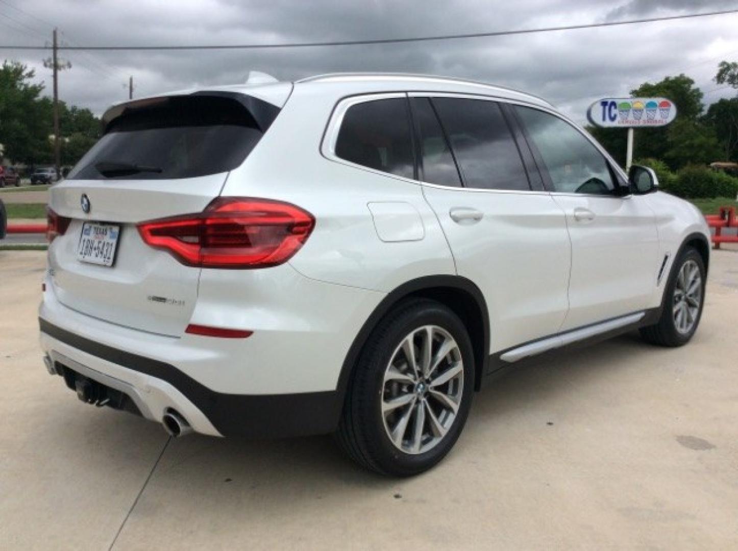 2019 Alpine White /Black BMW X3 sDrive30i (5UXTR7C52KL) with an 2L I-4 gasoline direct injection engine, located at 900 South McDonald Street, McKinney, TX, 75069, (972) 529-2992, 33.189335, -96.613403- Photo#2