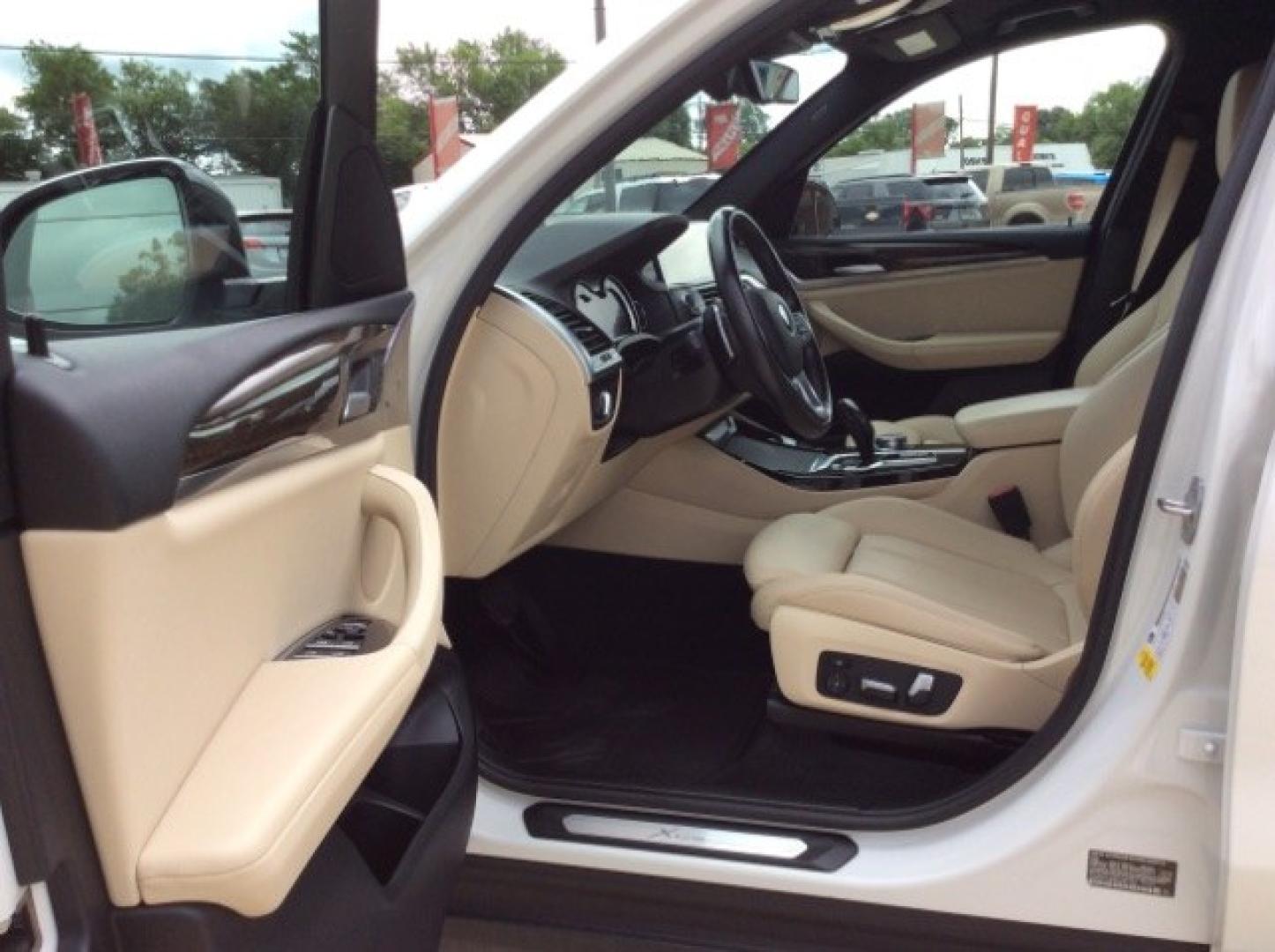 2019 Alpine White /Black BMW X3 sDrive30i (5UXTR7C52KL) with an 2L I-4 gasoline direct injection engine, located at 900 South McDonald Street, McKinney, TX, 75069, (972) 529-2992, 33.189335, -96.613403- Photo#6