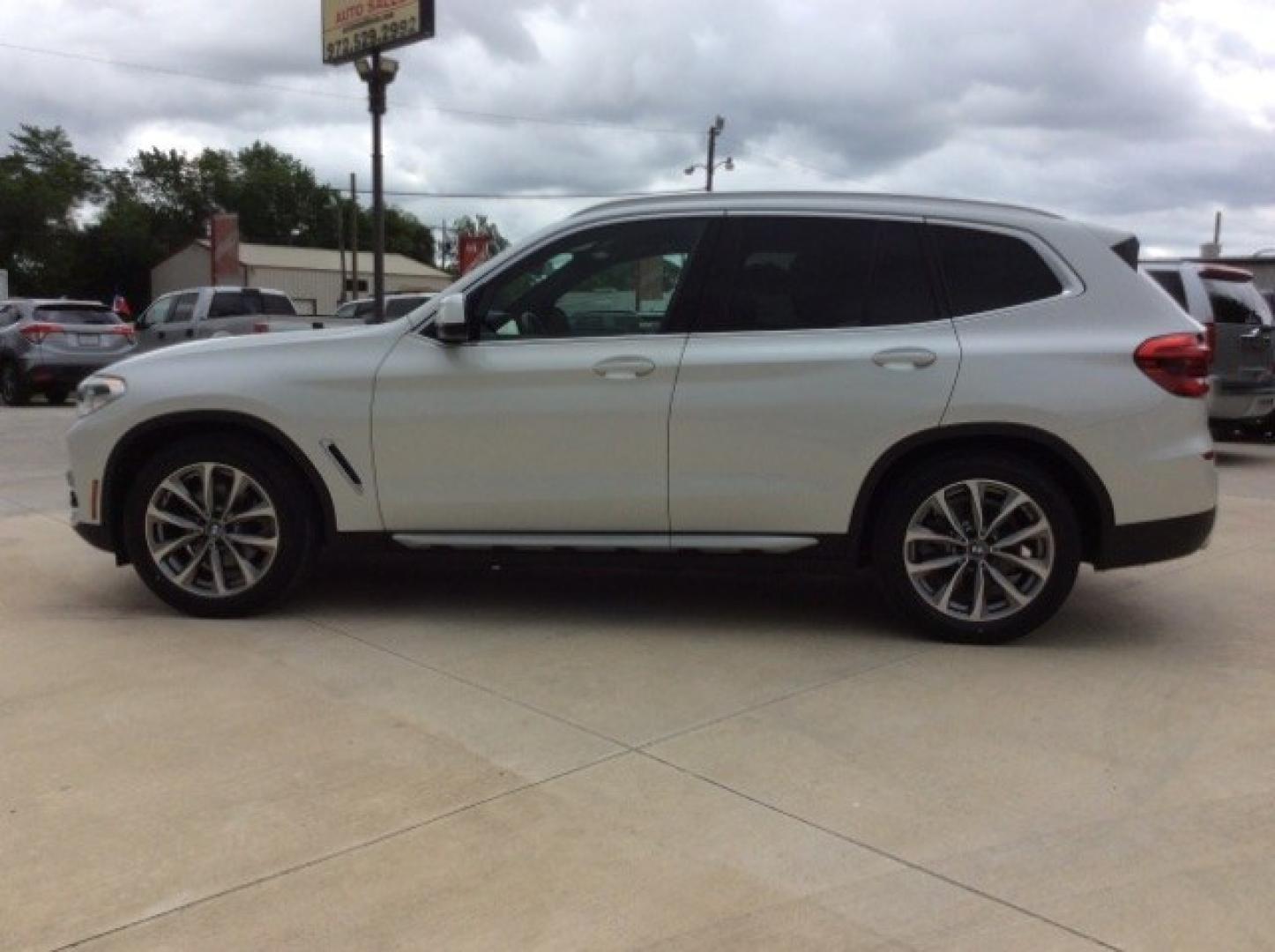 2019 Alpine White /Black BMW X3 sDrive30i (5UXTR7C52KL) with an 2L I-4 gasoline direct injection engine, located at 900 South McDonald Street, McKinney, TX, 75069, (972) 529-2992, 33.189335, -96.613403- Photo#7