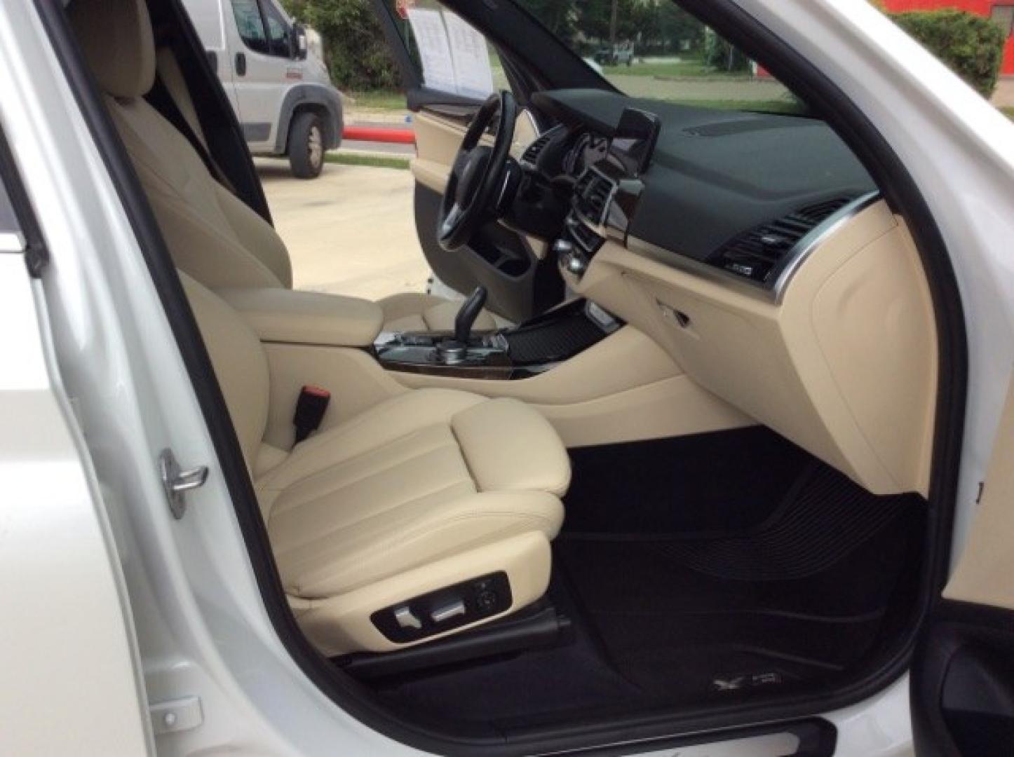 2019 Alpine White /Black BMW X3 sDrive30i (5UXTR7C52KL) with an 2L I-4 gasoline direct injection engine, located at 900 South McDonald Street, McKinney, TX, 75069, (972) 529-2992, 33.189335, -96.613403- Photo#17