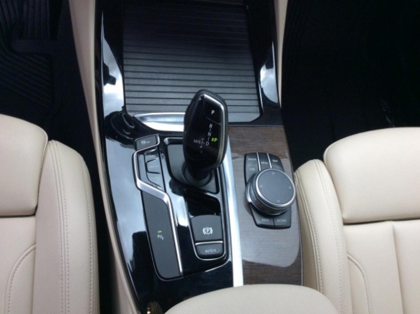 2019 Alpine White /Black BMW X3 sDrive30i (5UXTR7C52KL) with an 2L I-4 gasoline direct injection engine, located at 900 South McDonald Street, McKinney, TX, 75069, (972) 529-2992, 33.189335, -96.613403- Photo#20
