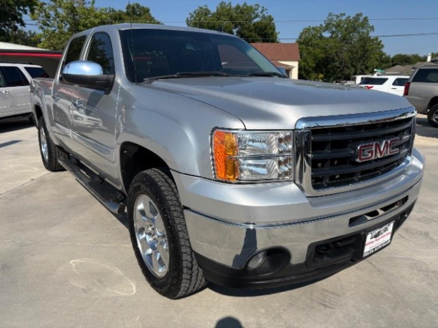 2011 Pure Silver Metallic /Ebony GMC Sierra 1500 SLE (3GTP1VE0XBG) with an 5.3L engine, Automatic transmission, located at 900 South McDonald Street, McKinney, TX, 75069, (972) 529-2992, 33.189335, -96.613403- Photo#0