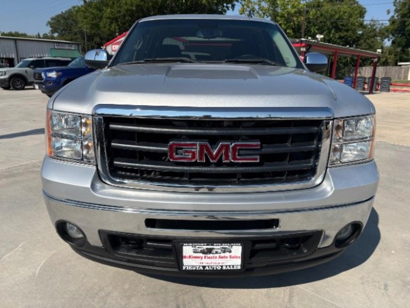 2011 Pure Silver Metallic /Ebony GMC Sierra 1500 SLE (3GTP1VE0XBG) with an 5.3L engine, Automatic transmission, located at 900 South McDonald Street, McKinney, TX, 75069, (972) 529-2992, 33.189335, -96.613403- Photo#1