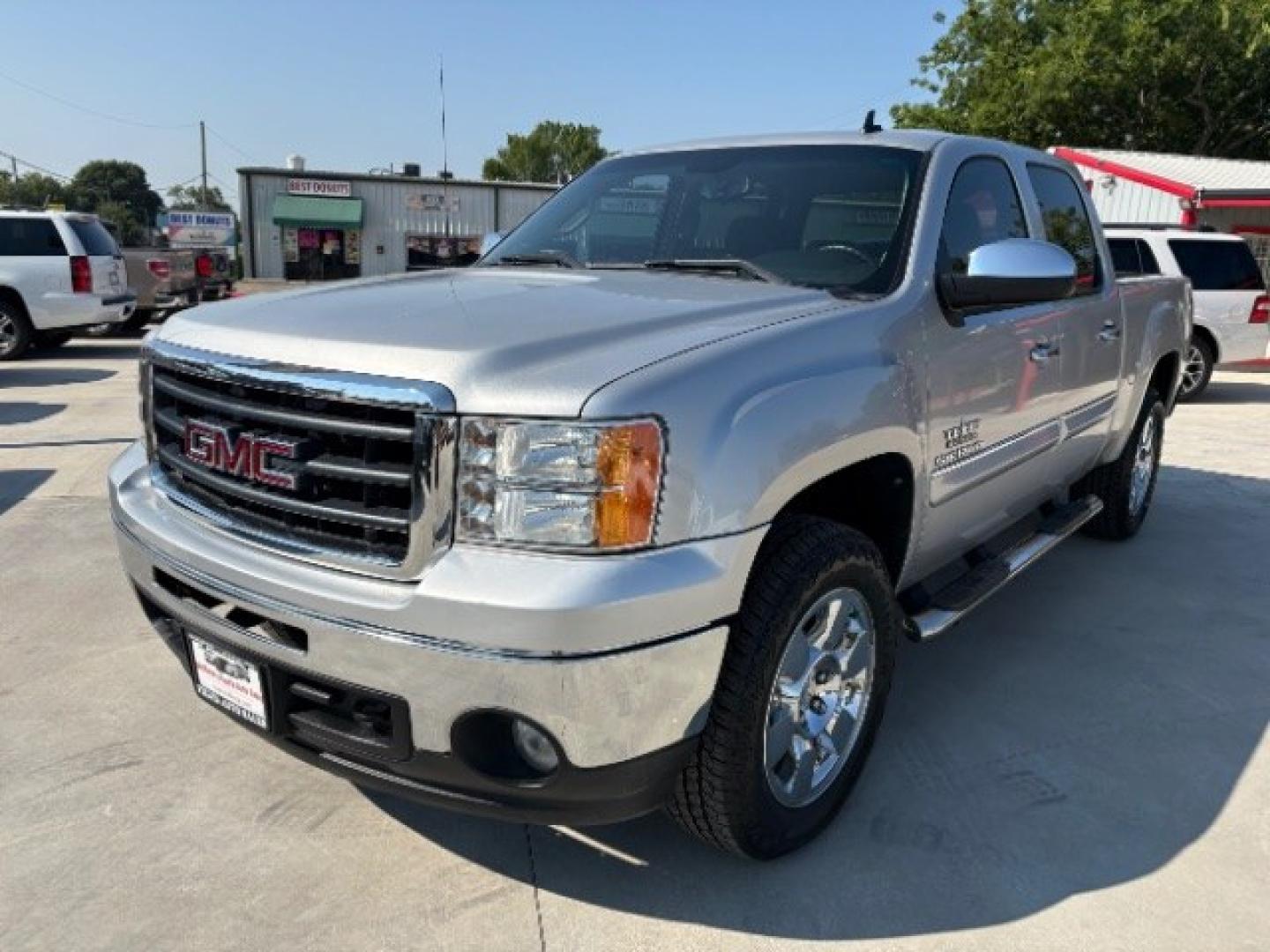 2011 Pure Silver Metallic /Ebony GMC Sierra 1500 SLE (3GTP1VE0XBG) with an 5.3L engine, Automatic transmission, located at 900 South McDonald Street, McKinney, TX, 75069, (972) 529-2992, 33.189335, -96.613403- Photo#4