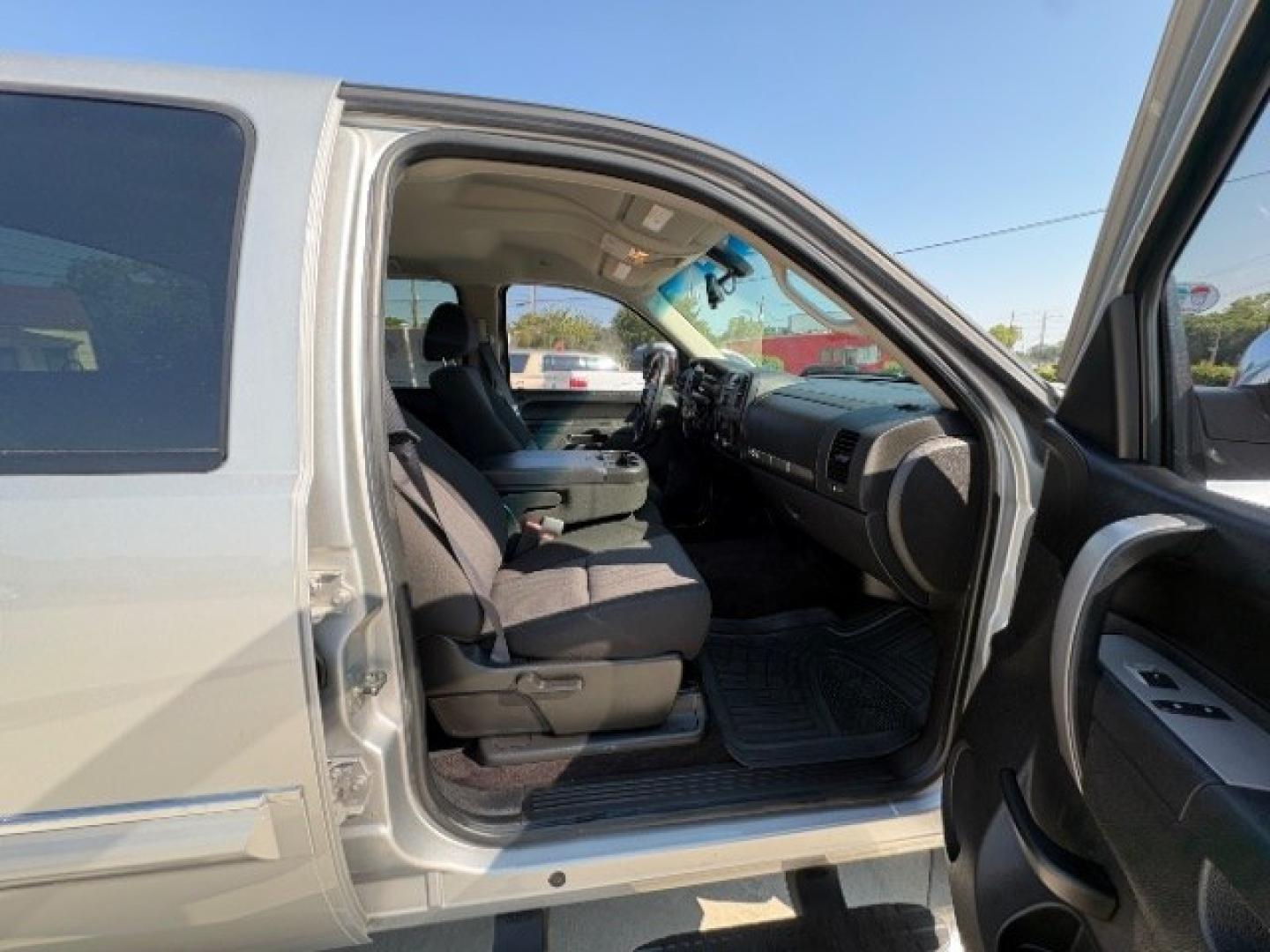 2011 Pure Silver Metallic /Ebony GMC Sierra 1500 SLE (3GTP1VE0XBG) with an 5.3L engine, Automatic transmission, located at 900 South McDonald Street, McKinney, TX, 75069, (972) 529-2992, 33.189335, -96.613403- Photo#9