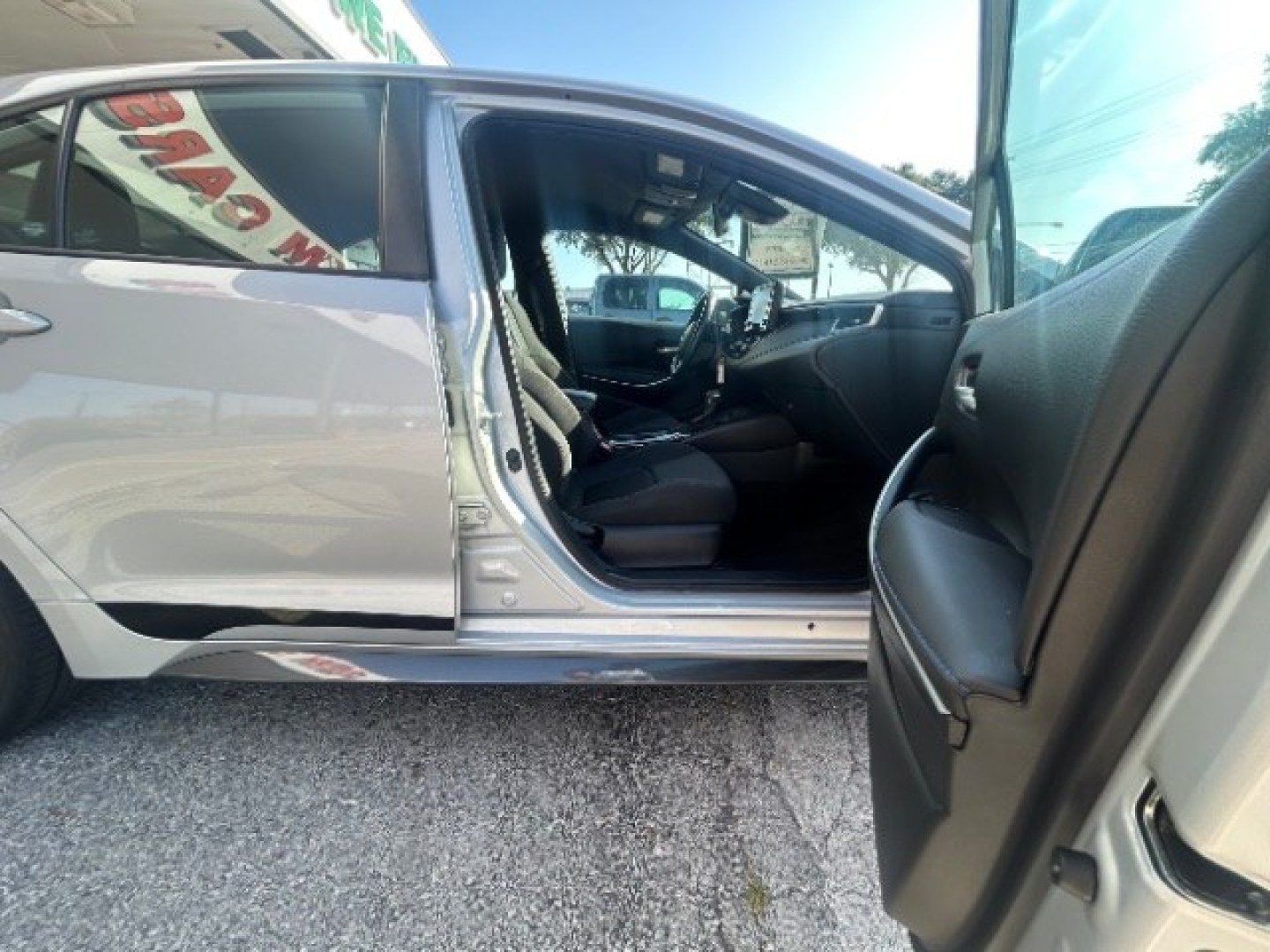 2022 Classic Silver Metallic /Black Toyota Corolla SE (5YFS4MCE4NP) with an Dynamic Force 2L I-4 port/direct injection engine, Automatic transmission, located at 900 South McDonald Street, McKinney, TX, 75069, (972) 529-2992, 33.189335, -96.613403- Photo#8