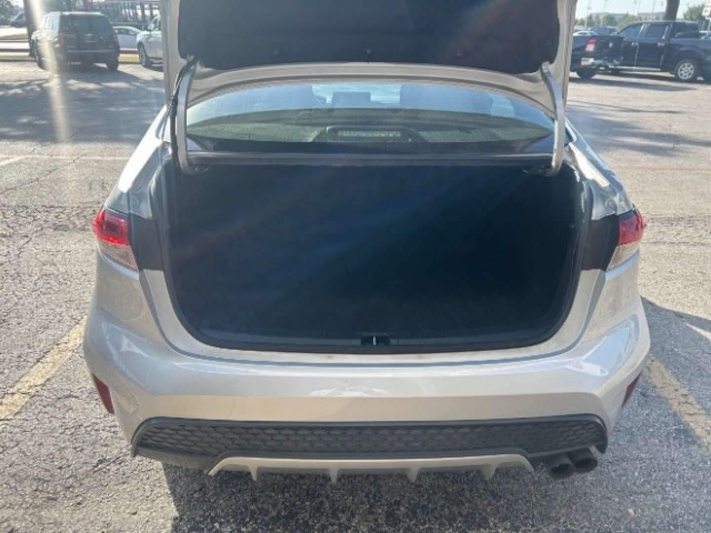 2022 Classic Silver Metallic /Black Toyota Corolla SE (5YFS4MCE4NP) with an Dynamic Force 2L I-4 port/direct injection engine, Automatic transmission, located at 900 South McDonald Street, McKinney, TX, 75069, (972) 529-2992, 33.189335, -96.613403- Photo#16