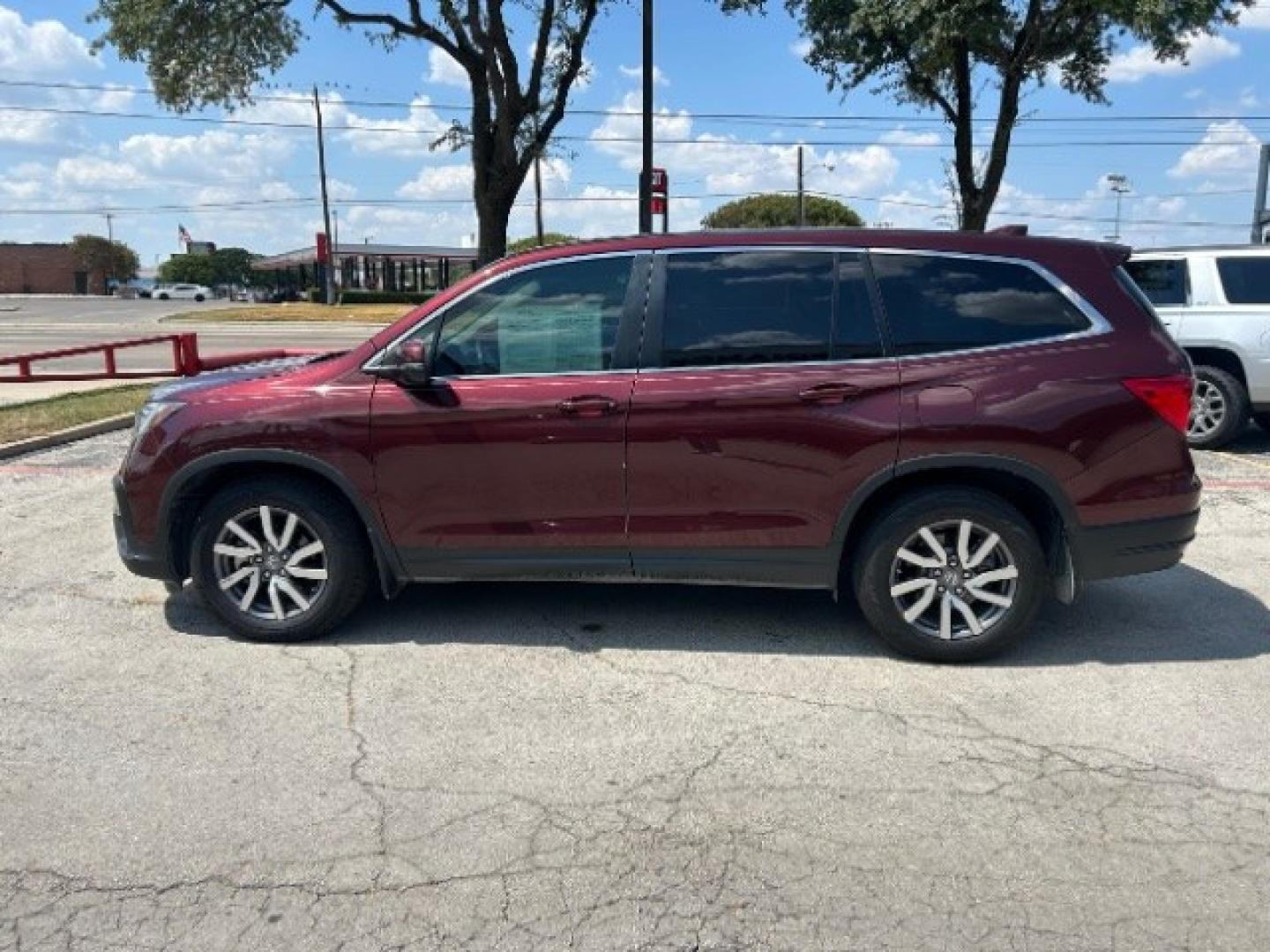 2019 Burgundy /Beige Honda Pilot EX-L (5FNYF5H57KB) with an 3.5L V-6 direct injection engine, Automatic transmission, located at 900 South McDonald Street, McKinney, TX, 75069, (972) 529-2992, 33.189335, -96.613403- Photo#3