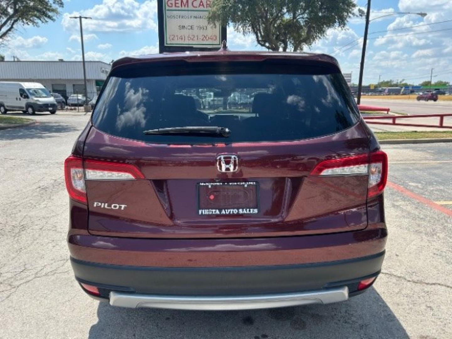 2019 Burgundy /Beige Honda Pilot EX-L (5FNYF5H57KB) with an 3.5L V-6 direct injection engine, Automatic transmission, located at 900 South McDonald Street, McKinney, TX, 75069, (972) 529-2992, 33.189335, -96.613403- Photo#5