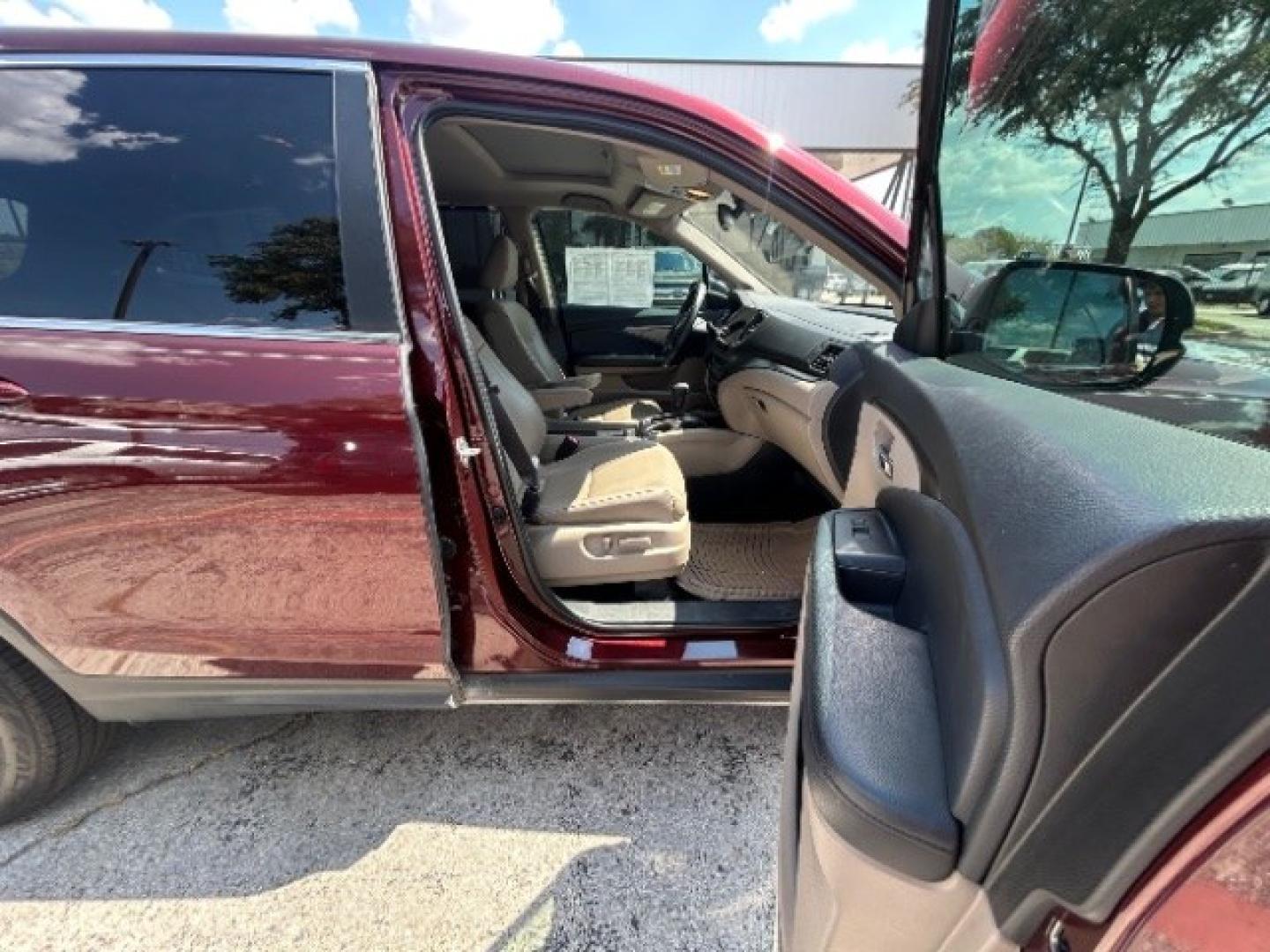 2019 Burgundy /Beige Honda Pilot EX-L (5FNYF5H57KB) with an 3.5L V-6 direct injection engine, Automatic transmission, located at 900 South McDonald Street, McKinney, TX, 75069, (972) 529-2992, 33.189335, -96.613403- Photo#9
