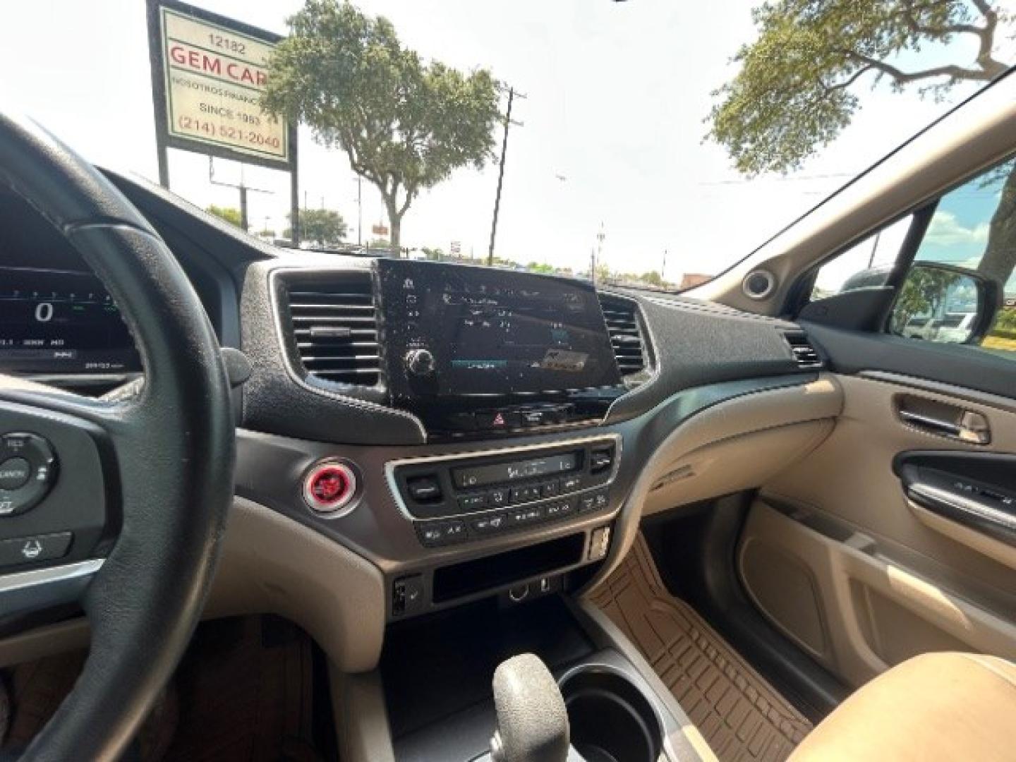2019 Burgundy /Beige Honda Pilot EX-L (5FNYF5H57KB) with an 3.5L V-6 direct injection engine, Automatic transmission, located at 900 South McDonald Street, McKinney, TX, 75069, (972) 529-2992, 33.189335, -96.613403- Photo#16