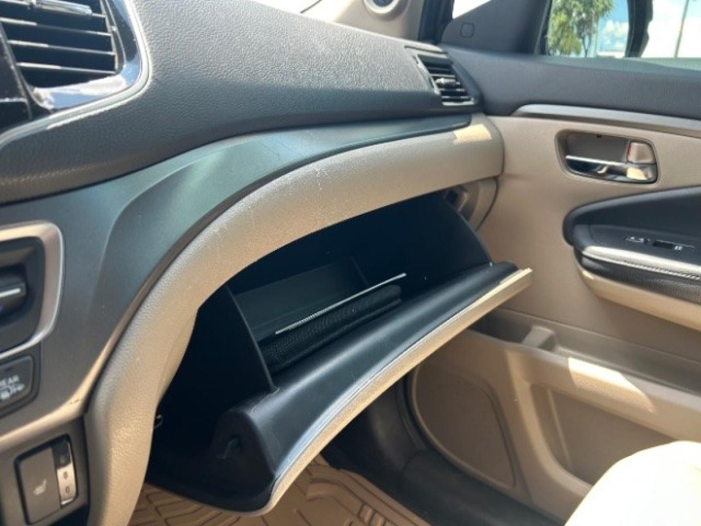 2019 Burgundy /Beige Honda Pilot EX-L (5FNYF5H57KB) with an 3.5L V-6 direct injection engine, Automatic transmission, located at 900 South McDonald Street, McKinney, TX, 75069, (972) 529-2992, 33.189335, -96.613403- Photo#17